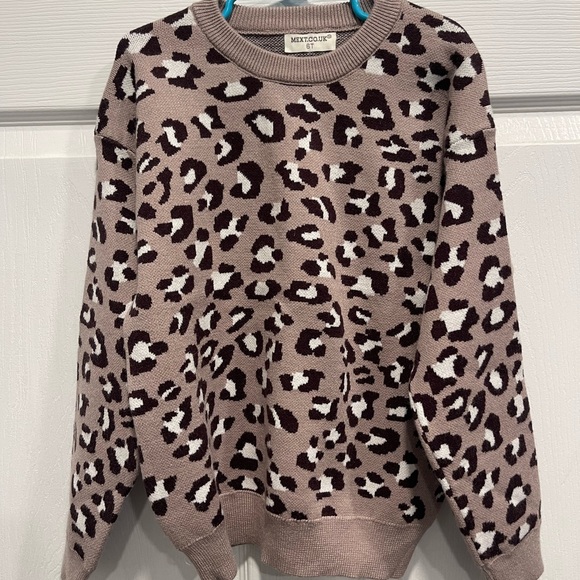 Cheetah print girls sweater - Picture 1 of 4